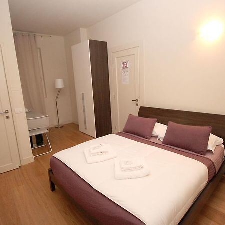 Dietro L'Angolo Hotel Brescia Buitenkant foto
