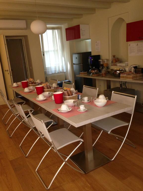 Dietro L'Angolo Hotel Brescia Buitenkant foto
